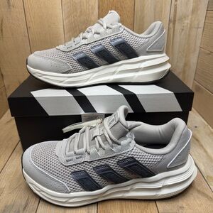 Adidas Astrastar Women's Trainer Athletic Shoes Gray Size 6 JQ6089 New with Box